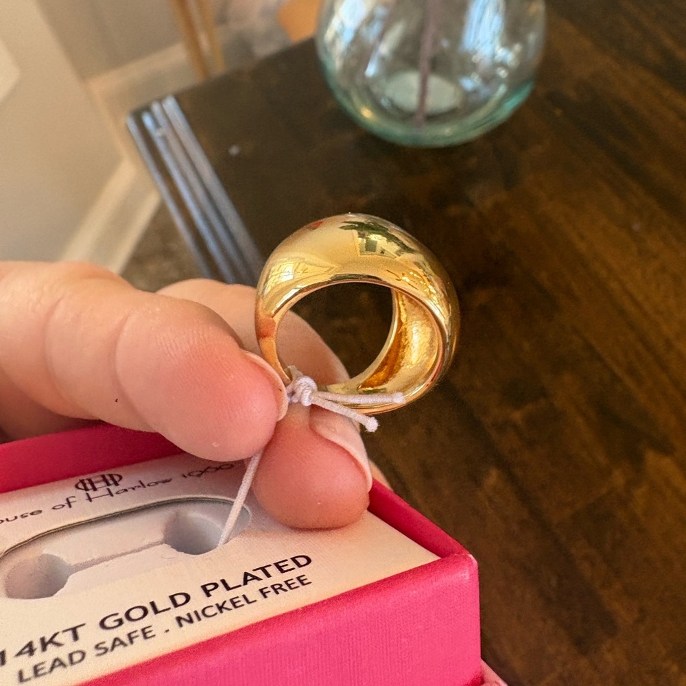 Gold plated ring. Size 7 - Picture 2 of 4